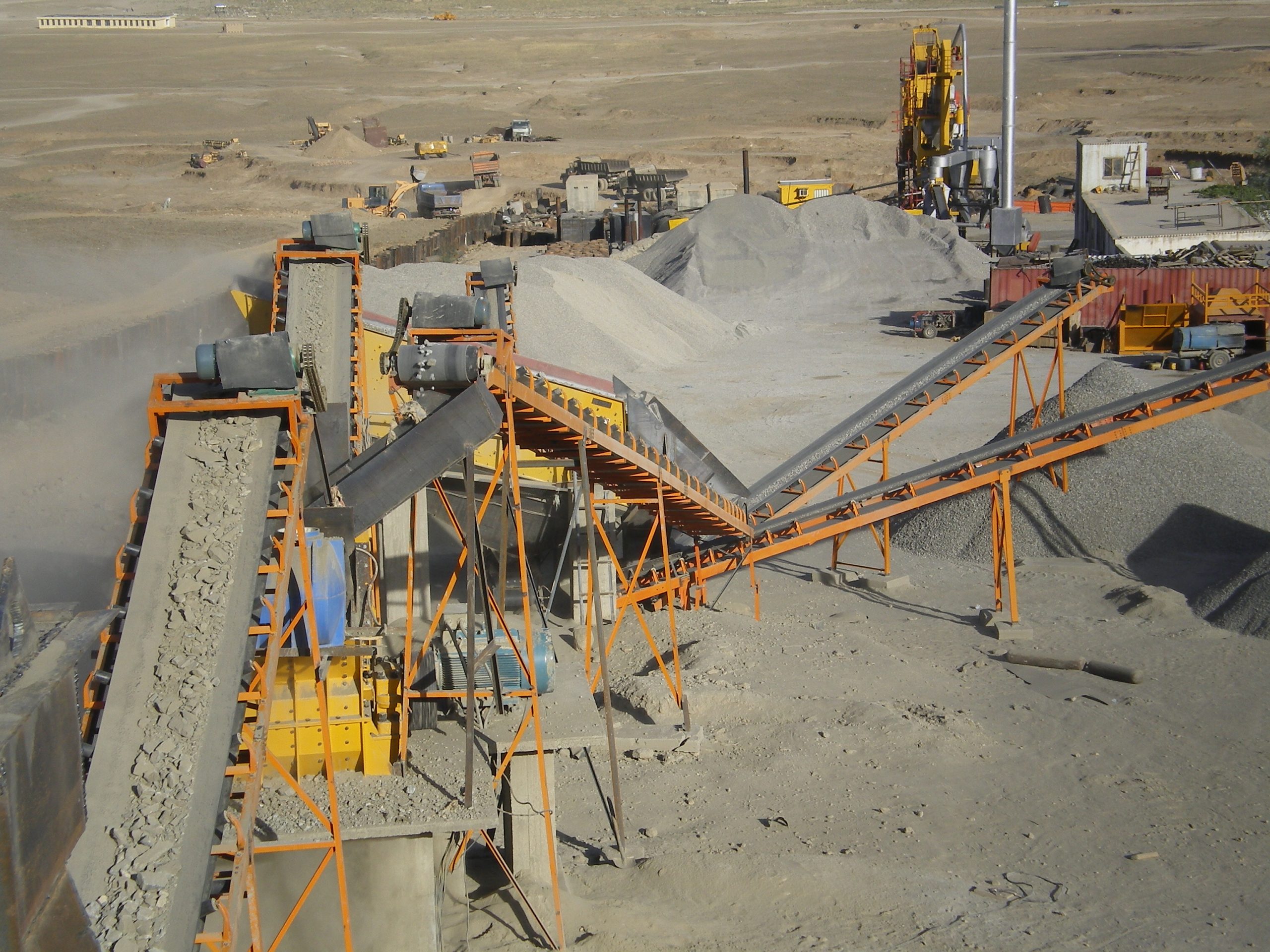 800 Tons per Hou Limestone Crushing and Sand Making Production Line